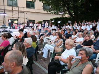 Pont, 12 luglio: Cantando sotto le stelle in … immagini
