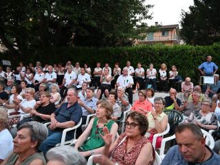 Pont, 12 luglio: Cantando sotto le stelle in … immagini
