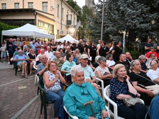Pont, 12 luglio: Cantando sotto le stelle in … immagini