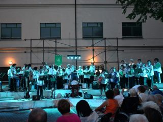 Pont, 12 luglio: Cantando sotto le stelle in … immagini