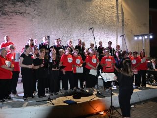 Pont, 12 luglio: Cantando sotto le stelle in … immagini