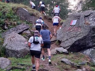 Aspettando la Festa di domani al Santuario: 58 podisti hanno partecipato questa sera alla gara Campiglia-San Besso (+ immagini pregara da S. Besso)