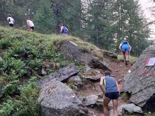 Aspettando la Festa di domani al Santuario: 58 podisti hanno partecipato questa sera alla gara Campiglia-San Besso (+ immagini pregara da S. Besso)