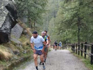 Aspettando la Festa di domani al Santuario: 58 podisti hanno partecipato questa sera alla gara Campiglia-San Besso (+ immagini pregara da S. Besso)
