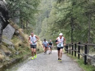 Aspettando la Festa di domani al Santuario: 58 podisti hanno partecipato questa sera alla gara Campiglia-San Besso (+ immagini pregara da S. Besso)