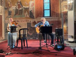 Le poesie dei cantautori incantano San Giorgio: applausi e bis per il Duo Cotto-Hagiu a cura di Giorgio Cortese.