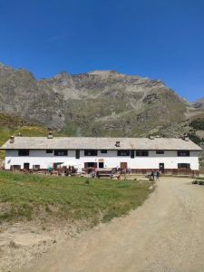  Rifugio Dondena e Mont Glacier