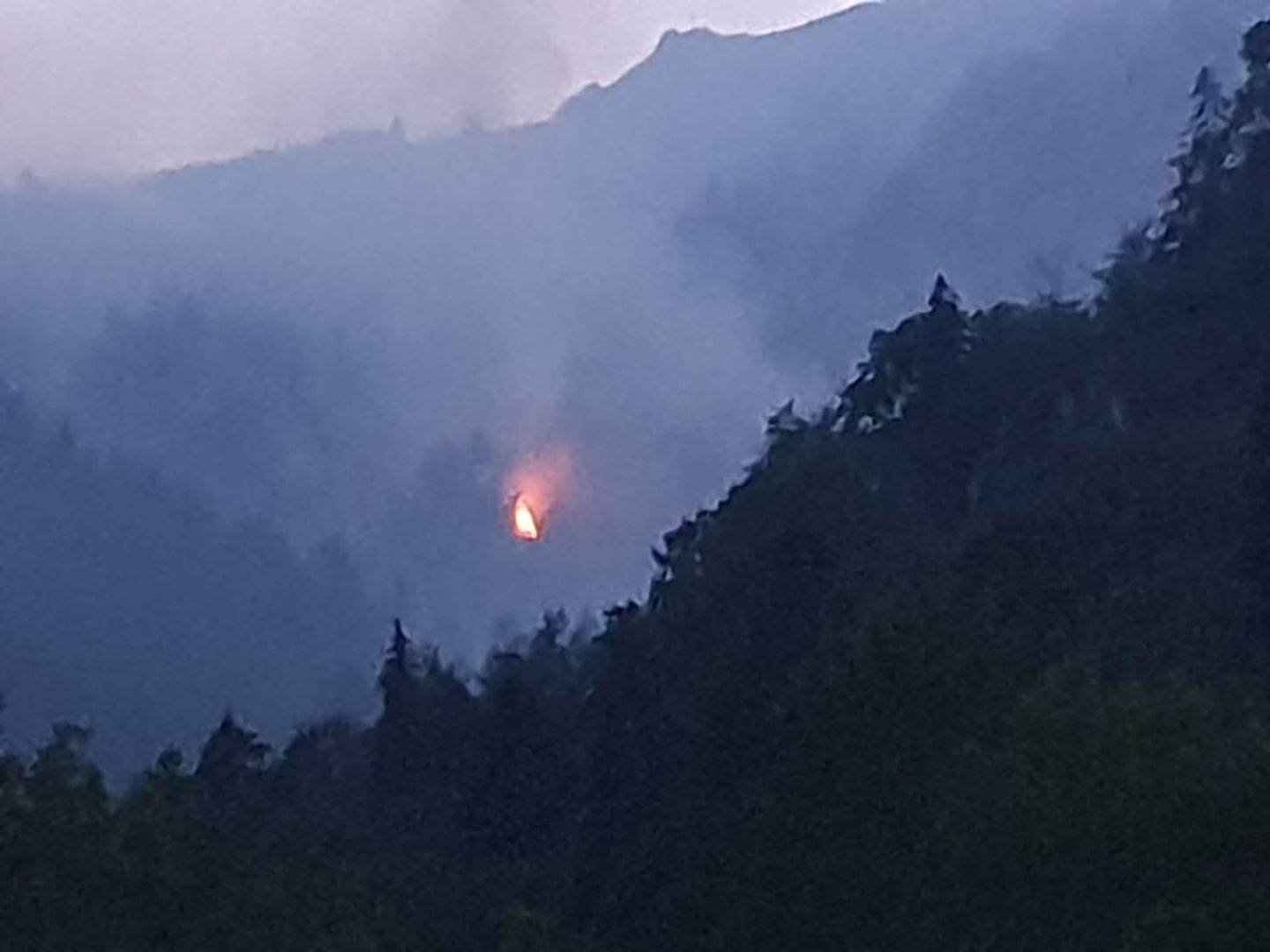 Aggiornamento sull’incendio divampato nella zona sopra Borgata Andorina a cura del sindaco Francesco Bozzato