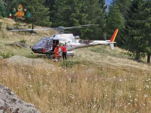 VALLE SOANA – Tre Canadair in azione anche oggi per spegnere definitivamente il vasto incendio boschivo tratto da Quotidiano Canavese