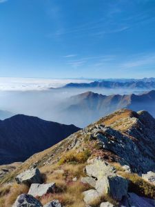 Al centro immagine dal Monviso alla Quinzeina passando per le prealpi